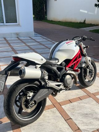 Ducati Monster 696