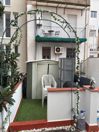 Casa con patio y terraza