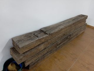 Traviesas de tren de madera rústica