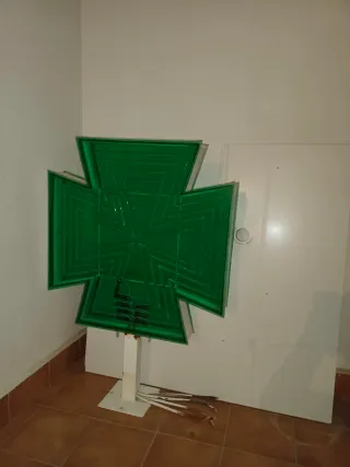 Cruz Farmacia Verde Luminosa, precio a negociar