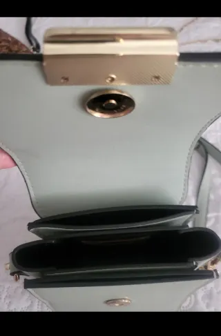 Bolso bandolera verde agua con estampado