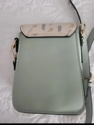 Bolso bandolera verde agua con estampado