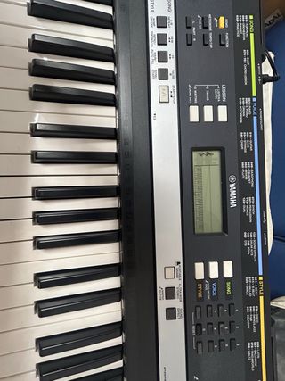 Teclado Yamaha PSR-E243 Nuevo