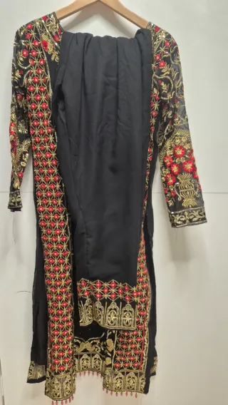 Traje hindú mujer negro y rojo. 3 piezas