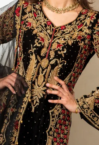 Traje hindú mujer negro y rojo. 3 piezas