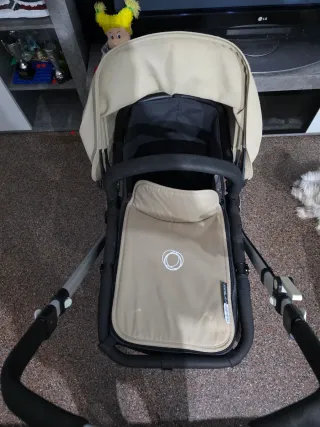 Carro de bebé Bugaboo color beige