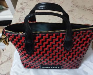 Bolso Bimba y Lola trenzado negro y rojo
