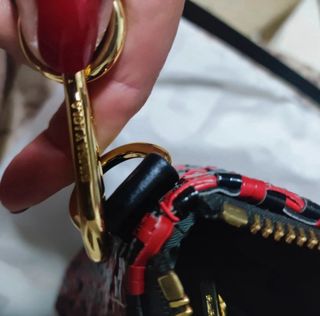 Bolso Bimba y Lola trenzado negro y rojo