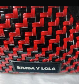 Bolso Bimba y Lola trenzado negro y rojo