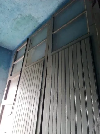 Puertas antiguas de madera de castaño y cristal