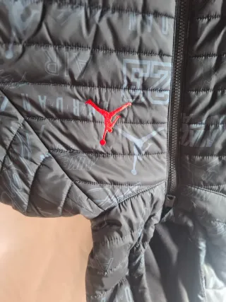 Chaqueta Jordan con estampado talla xl niño 16 año