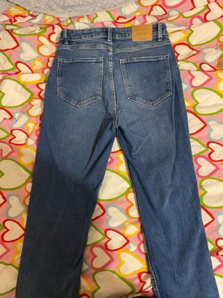 Vaqueros rectos azules desgastados