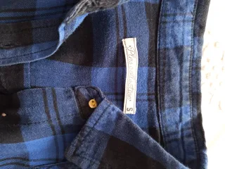 Camisa de cuadros azul y negra