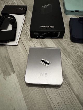 Se vende Samsung Z Flip 6  512 GB y bateria 100%