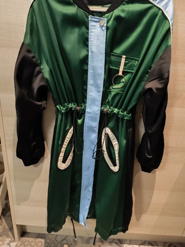 Parka combinada verde y azul