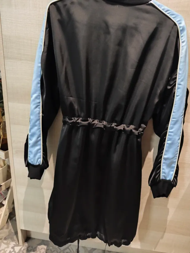 Parka combinada verde y azul