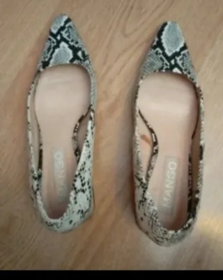 Zapatos Mango tacón pitón beige/negro