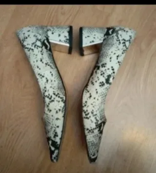 Zapatos Mango tacón pitón beige/negro