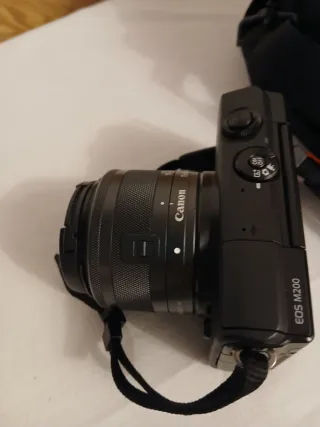 Cámara Canon EOS M200 mas bolsa transporte