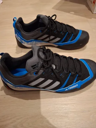 Zapatillas Adidas Terrex Negras y Azules