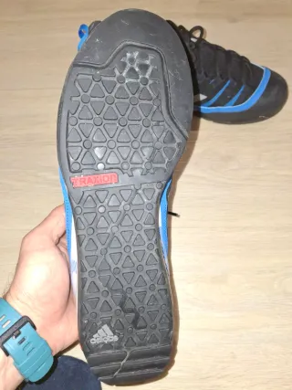 Zapatillas Adidas Terrex Negras y Azules