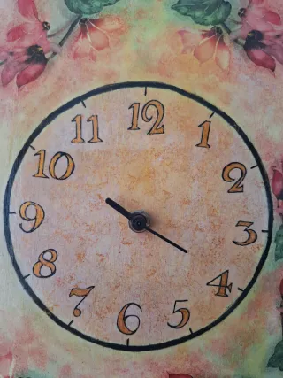 Orologio da parete decorato con ciclamini