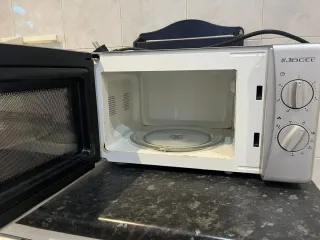 Lavavajillas Balay  y microondas Jocer