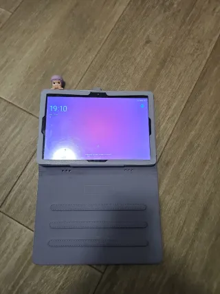 Tablet Teclast 10" P30S con funda incluida.