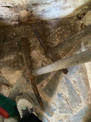 Pico de madera y metal