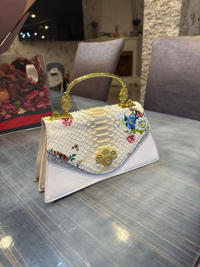 Bolso De Mano Piel Cocodrilo y piel roja Dentro