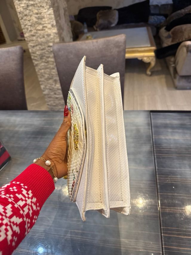 Bolso De Mano Piel Cocodrilo y piel roja Dentro