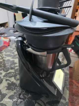 Thermomix TM6 Negra con 1 año de uso