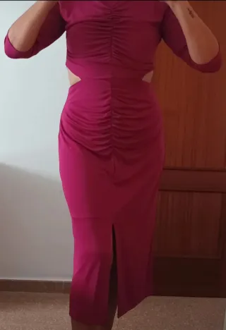 Vestido midi bugamvilla con fruncido y apertura
