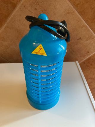 Atrapa mosquitos eléctrico azul