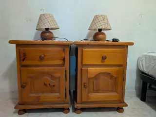 2 Mesitas de Noche Pino Colonial