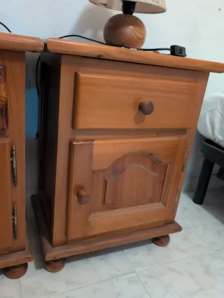 2 Mesitas de Noche Pino Colonial