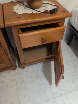 2 Mesitas de Noche Pino Colonial