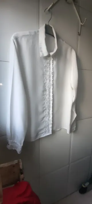 Blusa blanca con encaje