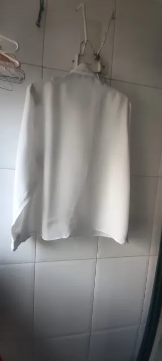 Blusa blanca con encaje