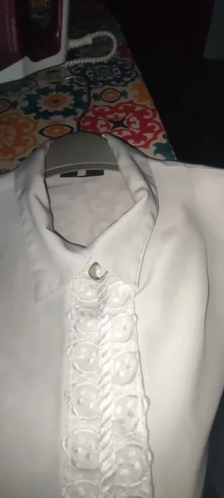 Blusa blanca con encaje