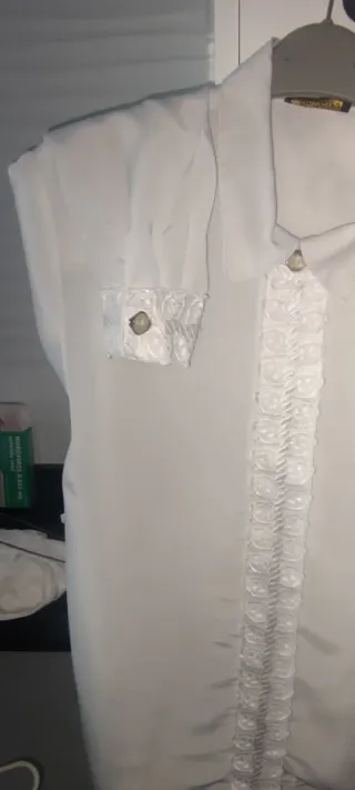 Blusa blanca con encaje