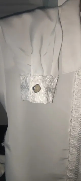 Blusa blanca con encaje