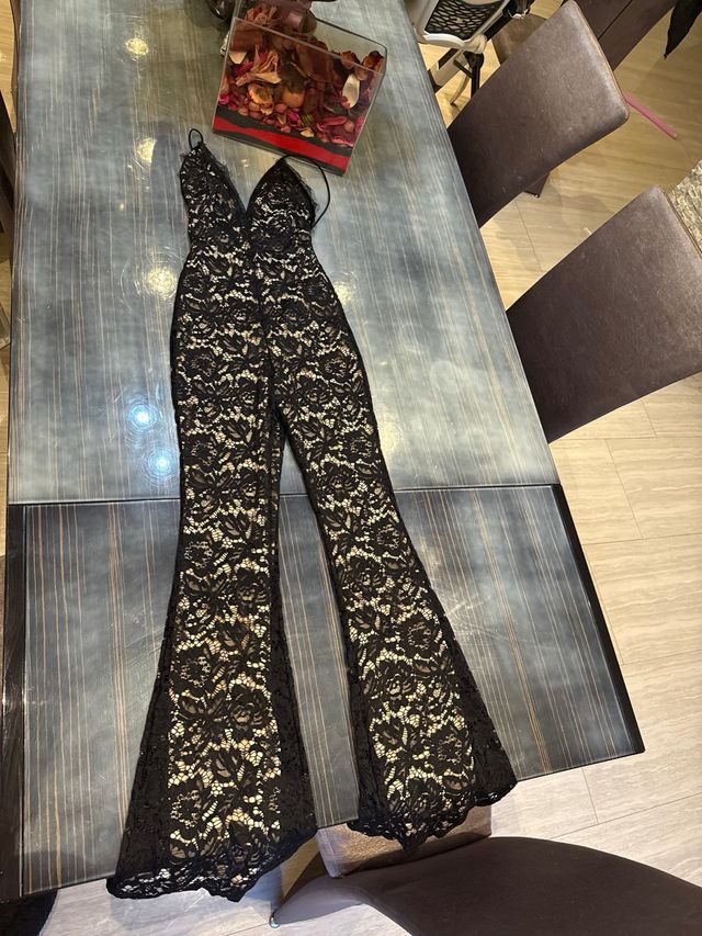 Mono elegante encaje lujo vintage negro y crema