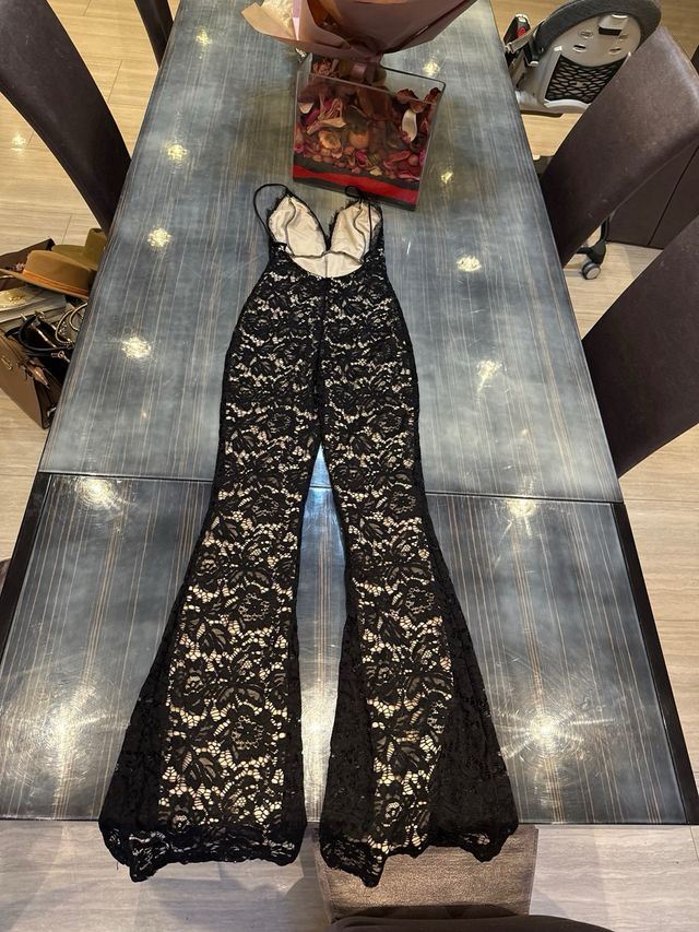 Mono elegante encaje lujo vintage negro y crema