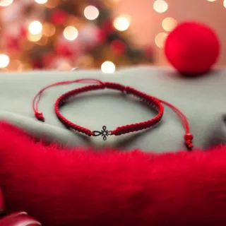 Pulsera oro 14k y hilo rojo