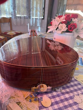 Laúd L4P ALHAMBRA instrumento musical de cuerda