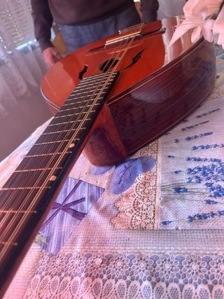 Laúd L4P ALHAMBRA instrumento musical de cuerda