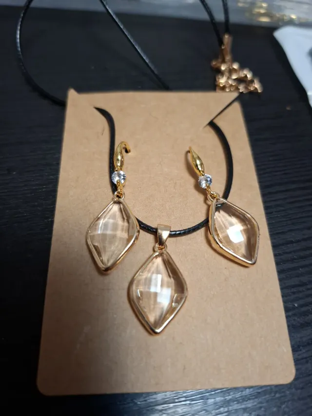 Conjunto Pendientes y Colgante cristal dorado