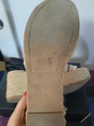 Sandalias Stradivarius Beige y Negras