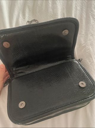 Bolso negro Zara efecto piel serpiente